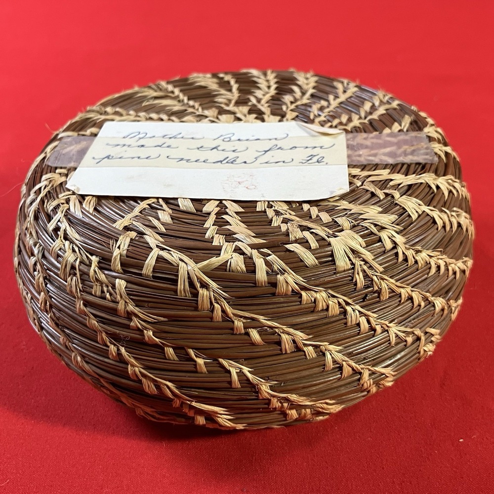 Vintage Handwoven Pine Needle Box with Lid / Handcrafted Coiled Basketry‎ - Picture 15 of 15